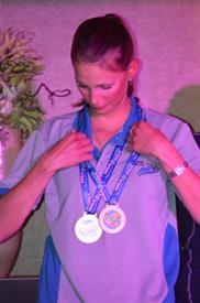 Anja Groot met medailles (Small)