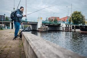Streetfishing in Groningen met VISblad TV (video)