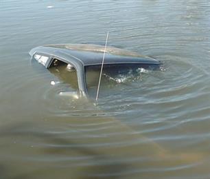 Visser hengelt naar eigen auto