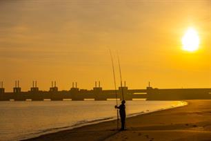 De hengel ligt nu bij de politiek