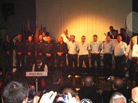 DSC05038 de twee Nederlandse teams tijdens de opening (Medium)