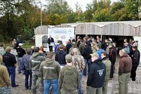 Gerwin met deelnemers bij opening 2