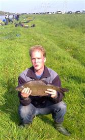 Jan Broess met brasem (uitgesneden) (Small)