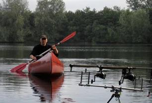 Karpervissen: kanokarperen met Kees