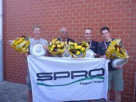 Korps buiten, vlnr Frank Peene, Janko de Witte, Marijn Gabrielse en Kristiaan Minderhoud (1) (Small)