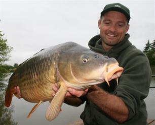 Mark Huizinga wil wereldtitel vissen (video)