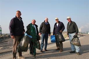 Opruimactie sportvissers: 62 vuilniszakken vol