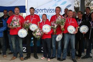 Remi Lindhout en HSV Groot Rotterdam (K-2) winnaars tijdens het NK Kustvissen 2015