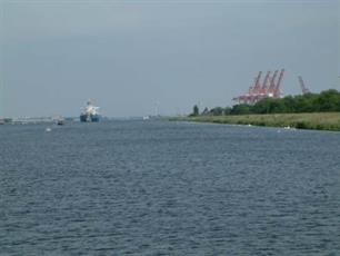 Vervuild water Noordzeekanaal