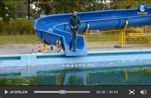 Vissen in een zwembad (video)