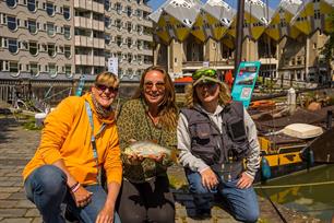 Vissen op Rotterdamse witvis in De Visvrouwen (video)