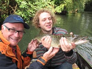 Vraag het aan Ed: Snoek vangen vanuit een boot (video)