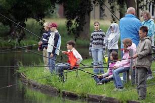 VZOD-jeugd bezoekt visserij-expo IJmuiden