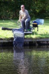 Witvissen: feederen met de vaste stok