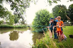 ZomerVISkaravaan 2025 markeert groeiende populariteit sportvissen onder jeugd
