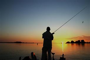 Zwitserse sportvisser gevangen in kruisvuur : Dierenrechten belemmeren vrije uitoefening sportvisserij